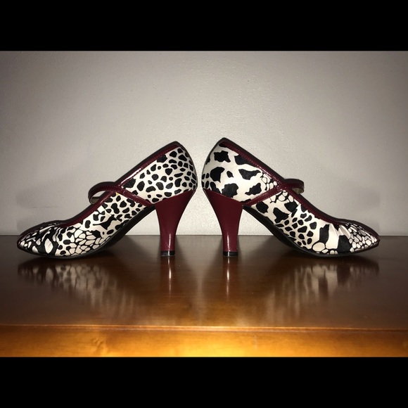 Madden Girl Black & White fabric w/ Red Heel - Picture 2 of 6